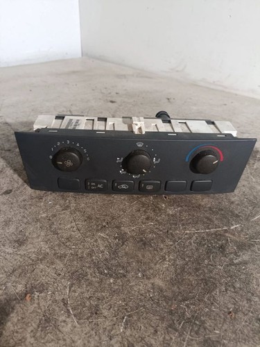 Volvo S40, V40 2001 Diesel Mitte Steuergerät Klimaanlage 0142697G01 VGA8904 - Bild 1 von 3
