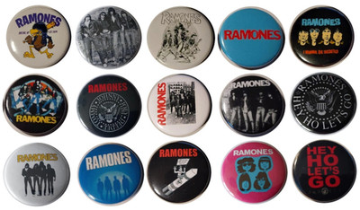 15x Ramones Buttons Punk Punkrock Blitzkrieg Bop 77 Hey Ho Lets go