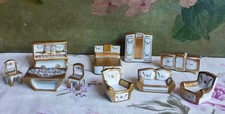 10 ANCIENS ÉLÉMENTS MOBILIER MINIATURE POUR MAISON DE POUPÉE 