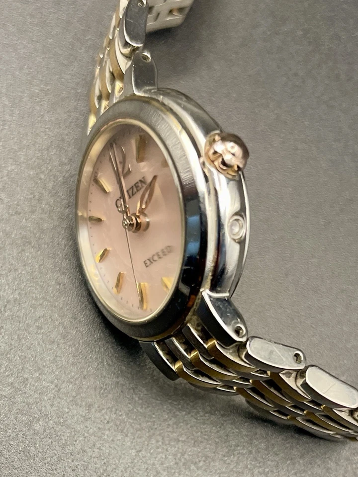 Reloj Mujer Citizen Exceed Radiocontrolado Cuarzo Solar Dos Tonos Foto 2 de 4