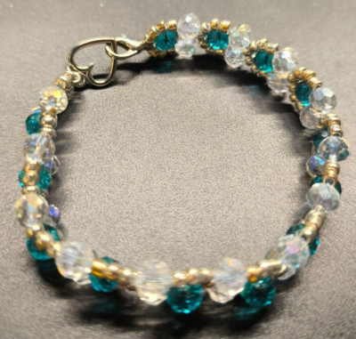 Armband aus Glasperlen in Farbe Grünblau/Silber mit Karabinerverschluss
