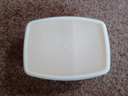 Tupperware 2 Compartment Divided Snack Lunch Packette Container W/Lid USA vtg - Picture 2 of 4