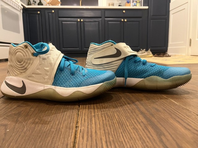 kyrie 2 christmas