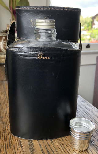 Vintage Zippered Leather Travel Bar Set w/ 2 Flasks Scotch & Gin Made in England - Picture 11 of 15