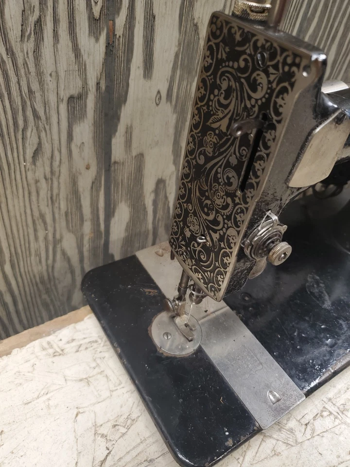 Antique Singer Model 27 Electric Sewing Machine Parts/Repair AS IS  - Image 4 of 4