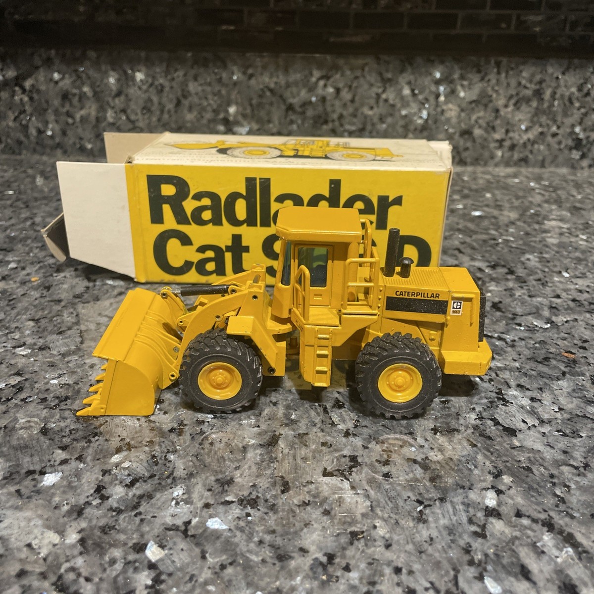 【希少】CAT D9R 1/50 1:50 Scale NZG Caterpillar D9R Track-Type Tractor Bulldozer