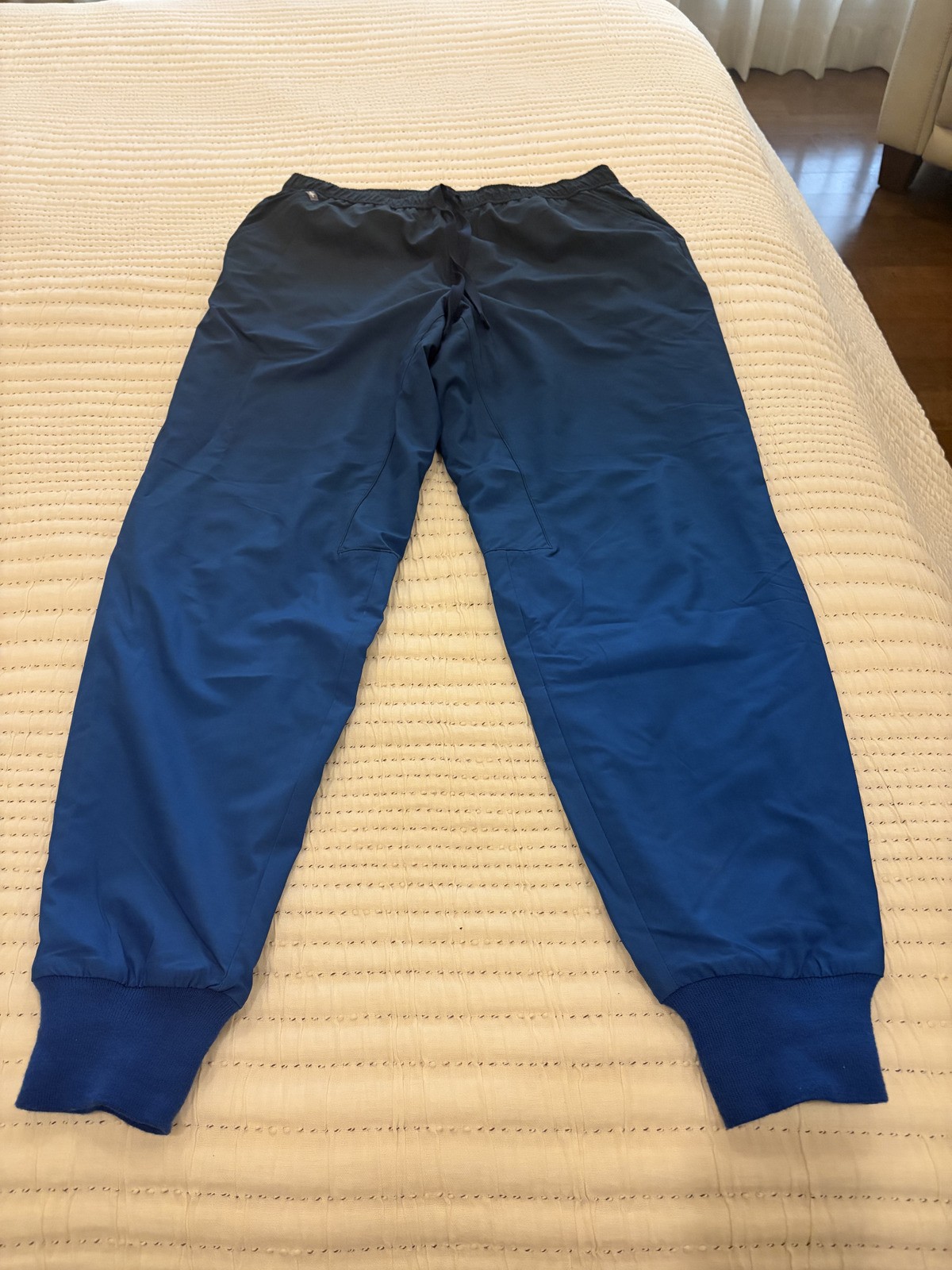 Mens FIGS Technical Collection Black Blue Gradient Ombre Scrub Pants – Medium
