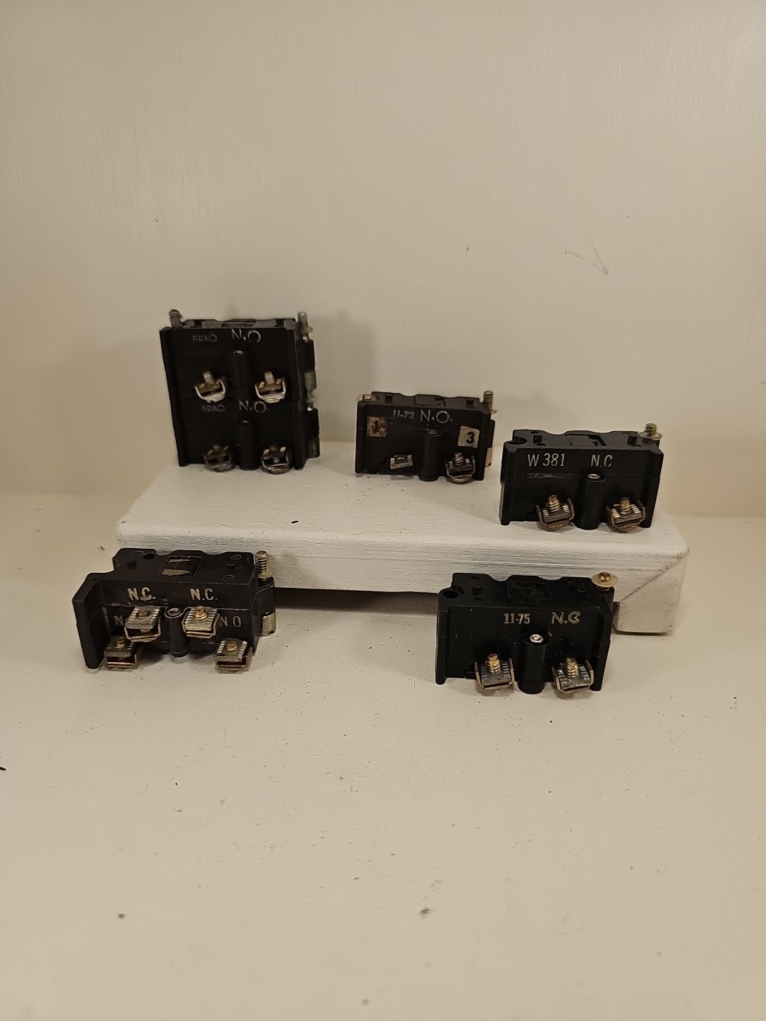 New Mixed Lot of 6 Eaton Cutler Hammer E30 Contact Blocks