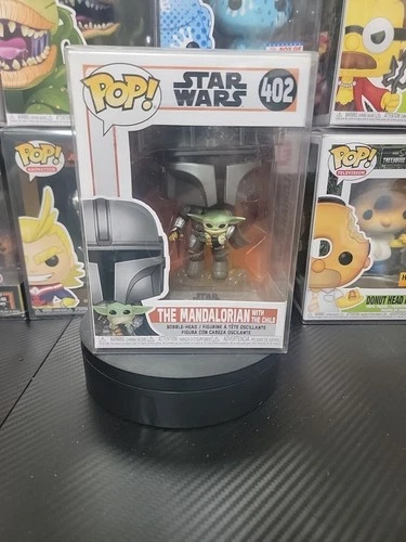 Funko Pop! Vinyl: Star Wars - The Mandalorian with the Child #402