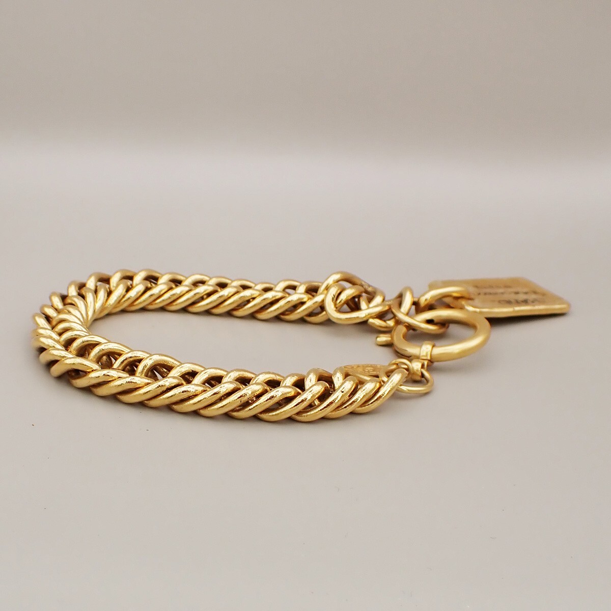 CHANEL ゴールドチャーム 11 RUE CAMBON PARIS CHANEL ゴールド