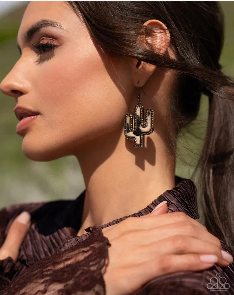 Accesorios de joyería Paparazzi - Western Worth - Pendientes de latón - ¡NUEVO!! Foto 2 de 2