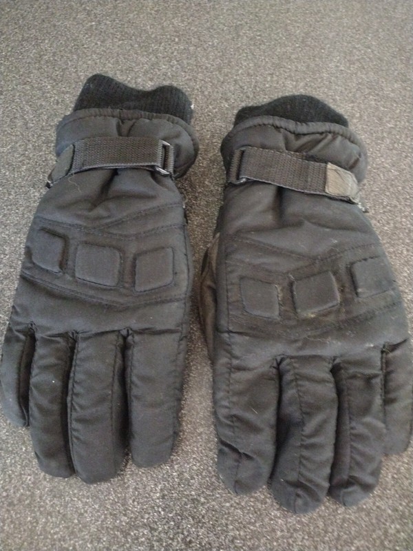 SNOW GLOVES black classic men's large used good condition!! Good ski snowboard