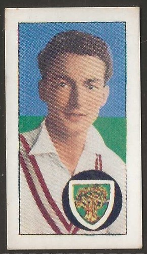 CLEVEDON-FAMOUS CRICKETERS 1962 (DIFFERENT COLOUR)-#03- NOTTINGHAMSHIRE SIMPSON