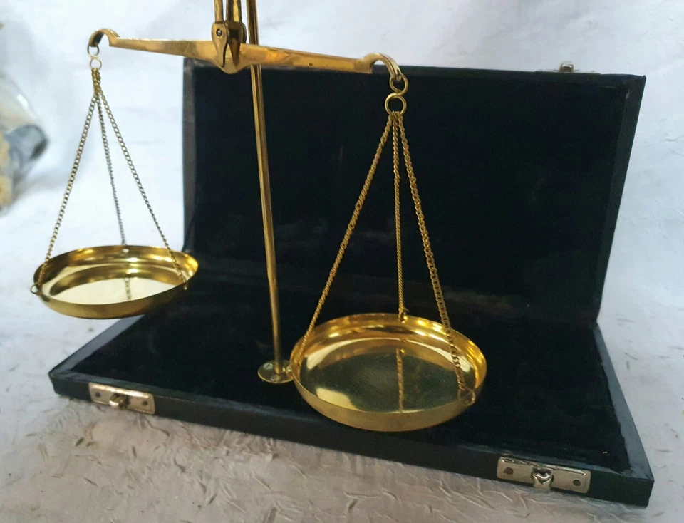  Balance trébuchet de précision dans valisette cuir de Bijoutier ou pharmacien. - Photo 4/4