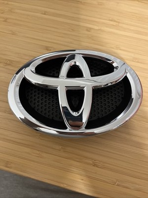 Genuine Toyota Emblem Radiator Grille Or Front Panel Fits Auris 7530102070