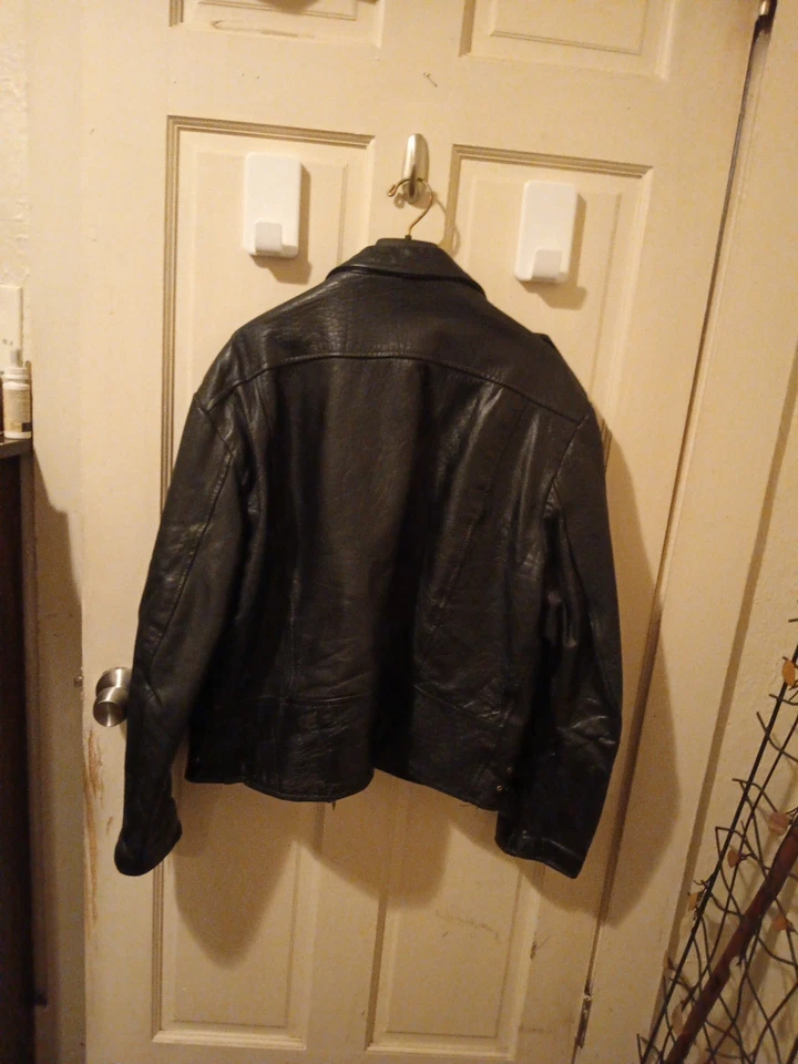 Chaqueta de moto de cuero vintage para hombre marca AMI talla 50 Foto 2 de 2