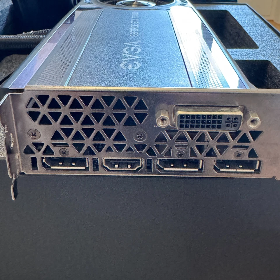 GTX TITAN X Hybrid 12 GB EVGA + SLI bridge (ne ho 2 disponibili in vendita) - Immagine 3 di 4