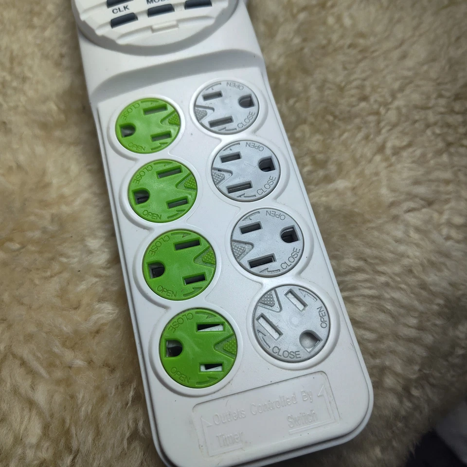 GE SURGE PROTECTOR 8-OUTLETS DIGITAL SURGE PROTECTOR WITH 7 DAY TIMER CONTROL - Image 3 of 4