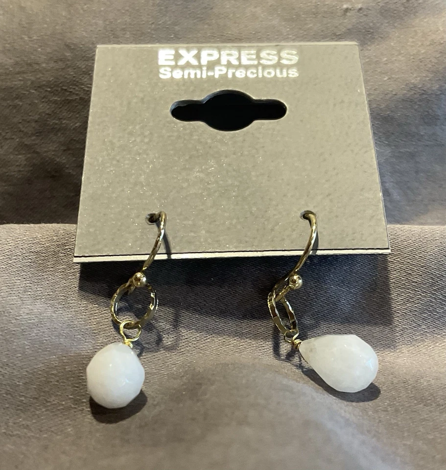 Pendientes semipreciosos Danty tono dorado EXPRESS originalmente $19,95 #1448 Foto 2 de 4