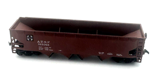 HO ATSF Santa Fe 4 Bay Hopper 183068 - Picture 3 of 5