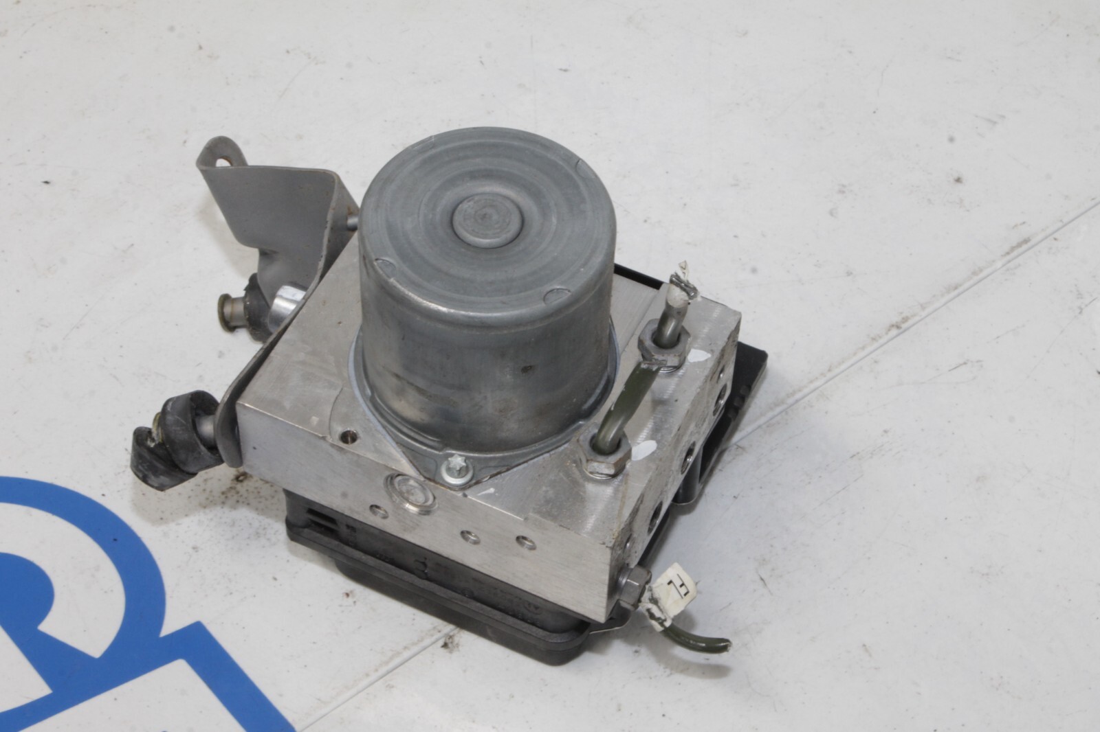 12-14 MCLAREN MP4-12C 12C OEM ABS ASR HYDRAULIC BLOCK 11C0389CP FACTORY STOCK