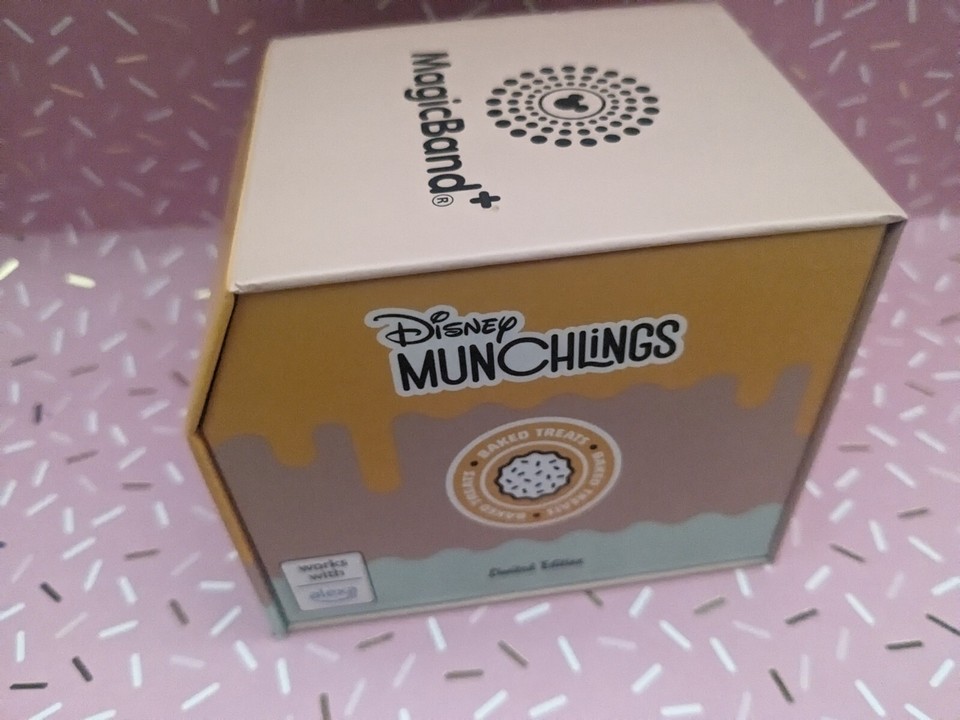 Disney Munchlings Magicband Plus LE 5400 Unlinked Minnie Disney World