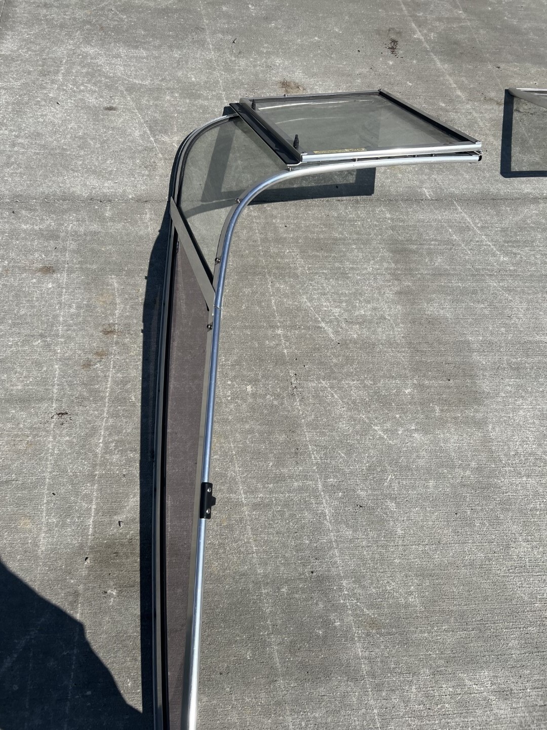 98 Glastron 185 BR Boat curved window windshield windshield right left