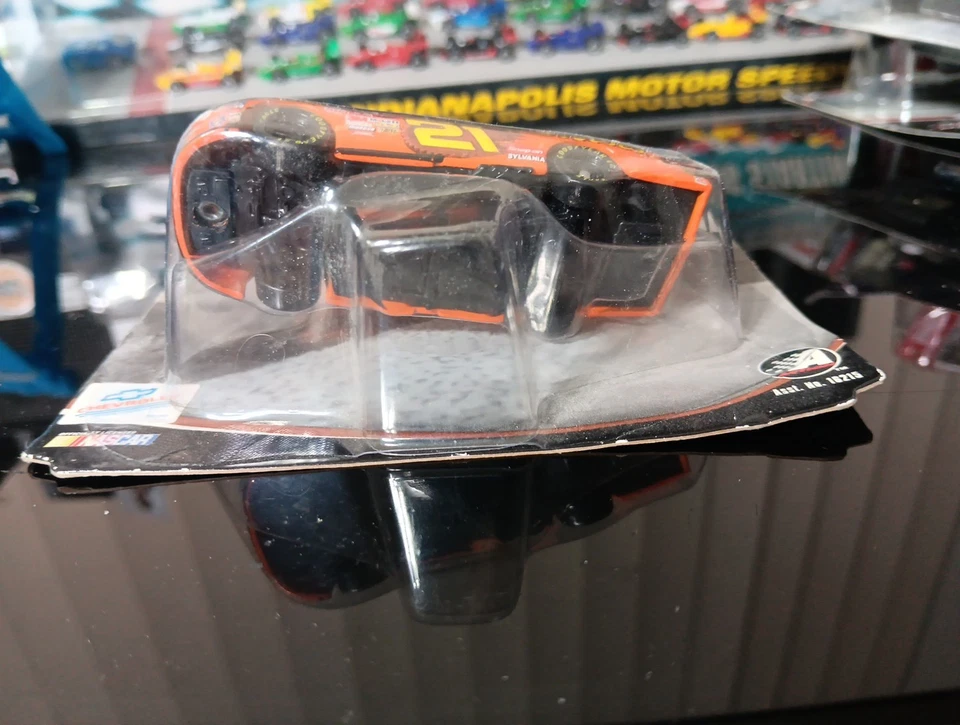 Winners Circle Kevin Harvick #21 Reese's 1:64 Diecast China Orange Carded - Image 4 of 4