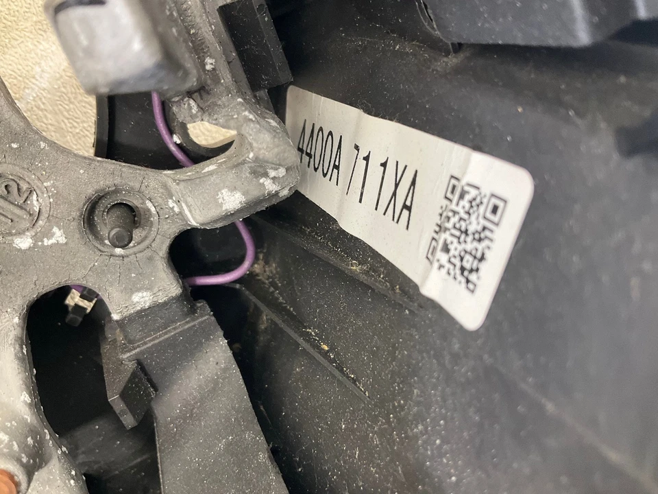 Volante Mitsubishi Outlander 16-20 con interruptores de control OEM Foto 3 de 4