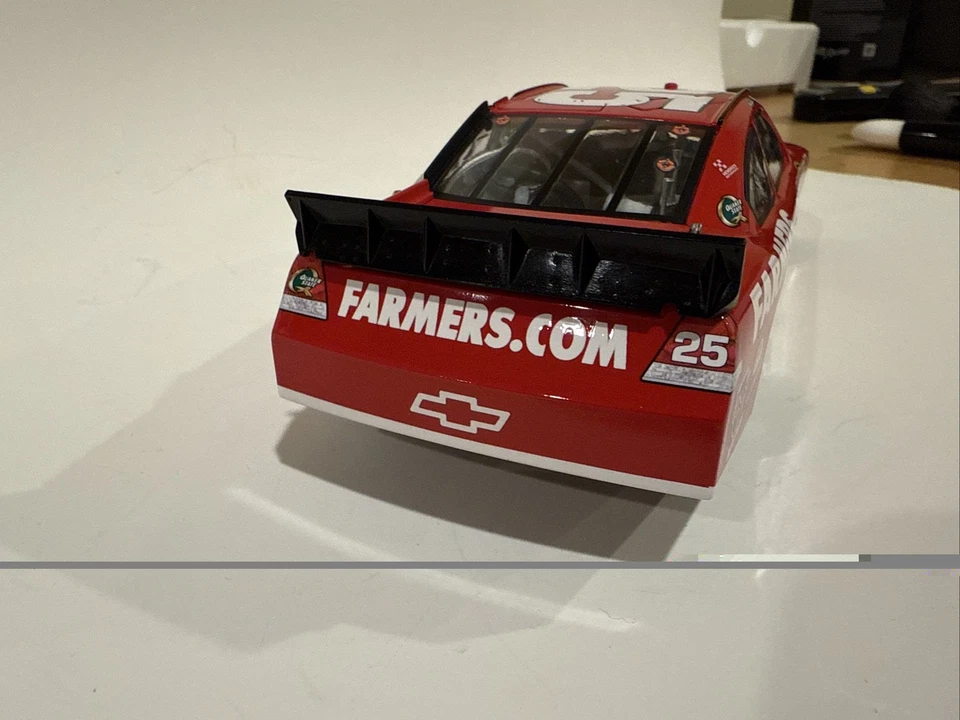 2011 Mark Martin #25 Farmers Insurance 1/24 Diecast - Image 2 of 4