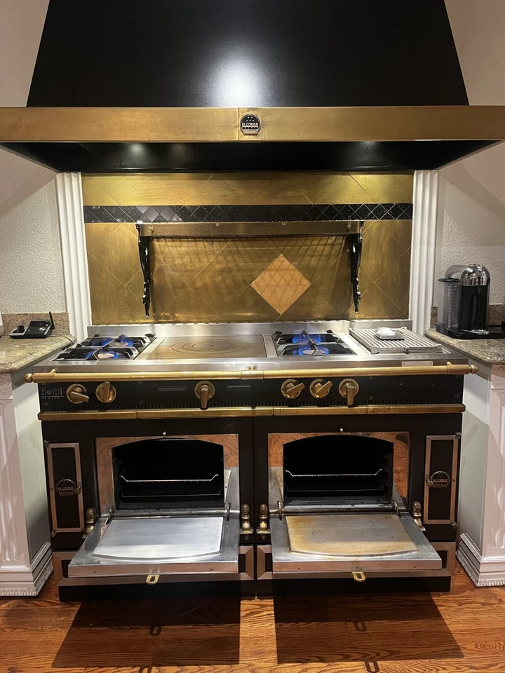 "60"" La Cornue Chateau 150 doble rango de combustible CH7HSGEU11 con capó a juego" Foto 2 de 3