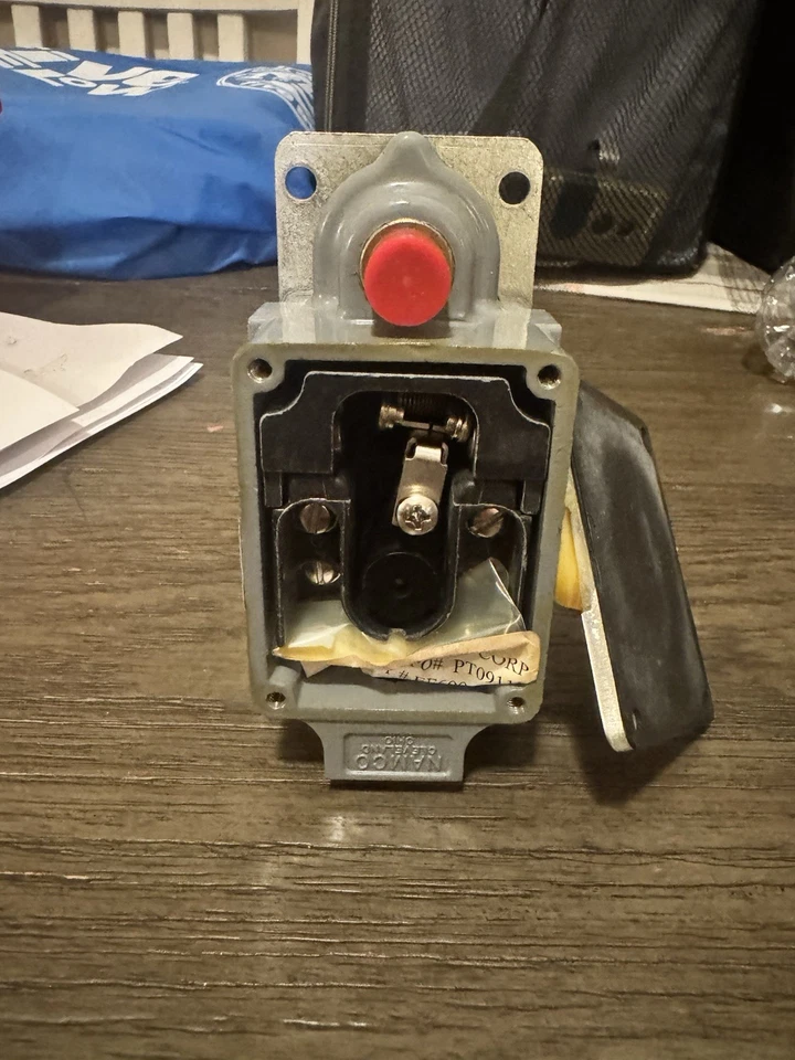 Interruptor de límite de bloqueo a presión Namco EA080-11146 Foto 2 de 4