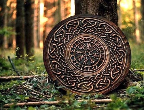 Nuovo scudo vichingo norreno 24" medievale intaglio legno tondo ornamento celtico. - Foto 4 di 6