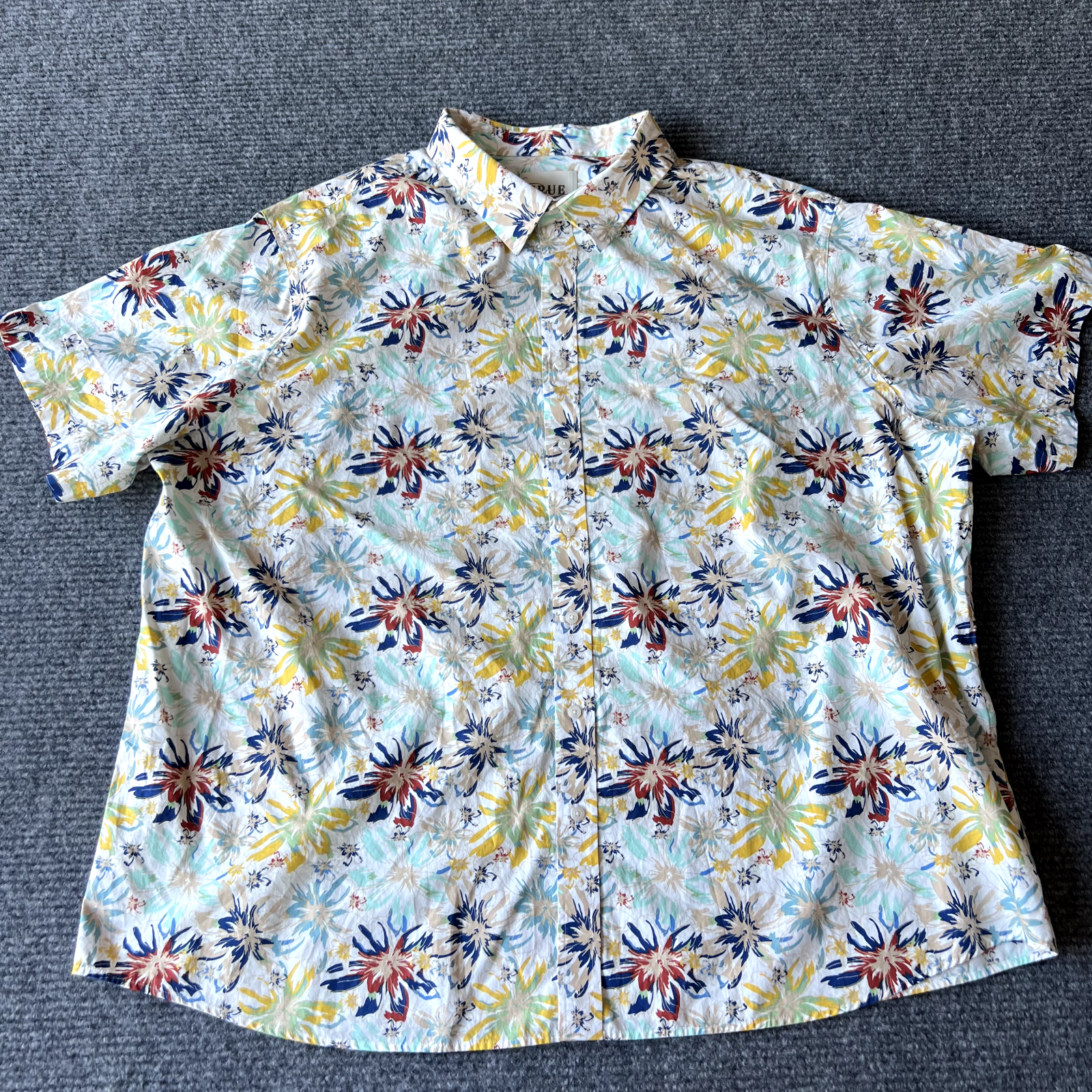 True Nation Shirt Mens 3XL White Floral Short Sleeve Button Up Hawaiian Casual