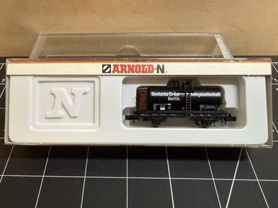 ARNOLD-N 4521  Tank Car w. Brakeman's Cab - Deutsche Erdöl - 1:160/N