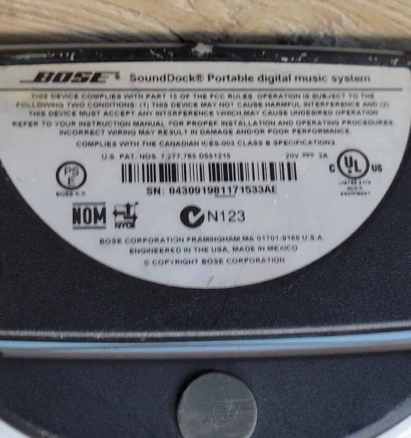 Bose Sounddock Portable Digital Music System N123 with Bag