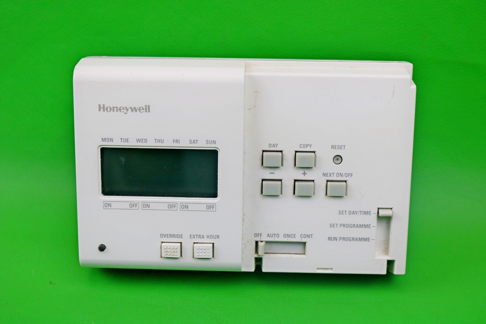 Honeywell ST6100C1009 7 Day Electronic Timeswitch (A75)