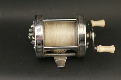 Kurosio No. 55 Level Wind Bait Casting Fishing Reel