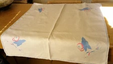 VINTAGE EMBROIDERED IRISH LINEN TABLECLOTH - APPLIQUE WORK : 84 CM