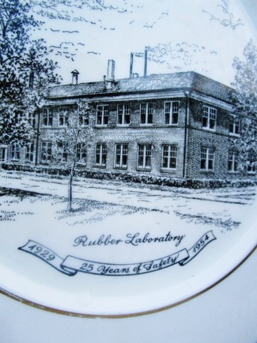 1954 DuPont Rubber Laboratory, Deepwater, NJ: Vintage 25Yrs Safety Commemorative - Picture 2 of 4