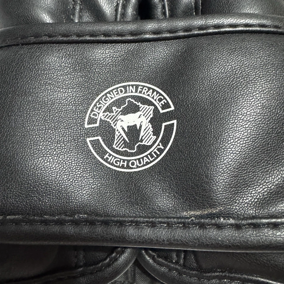 Guantes de boxeo Venum Challenger 3.0 16 oz negros/blancos diseñados en Francia Foto 3 de 4