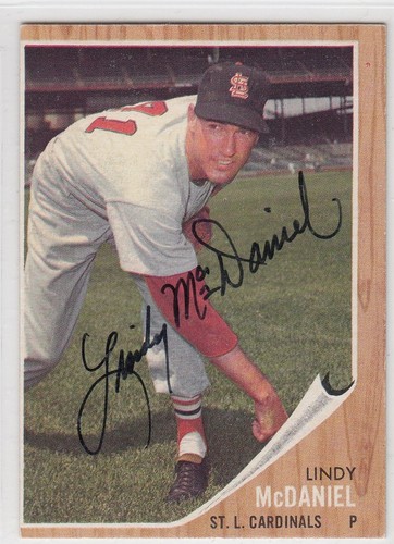 1962 Topps SIGNED AUTOGRAPHED Lindy McDaniel Cardinals # 522