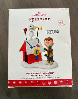 Hallmark Keepsake 2017 Peanuts Charlie Brown Snoopy Decked-Out Doghouse Ornament