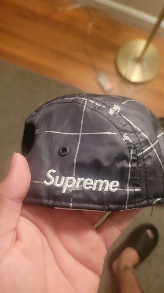 Sombrero Supreme X Lacoste 5 paneles Foto 3 de 4