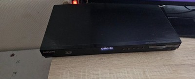Zum Verkauf steht ein 128 cm Fernseher plus ein Heimkinosystem Samsung