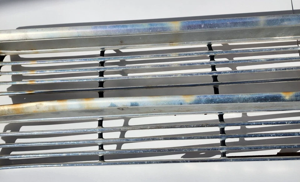 Ford Fairlane Ranchero 1966 montaje de parrilla Foto 3 de 4