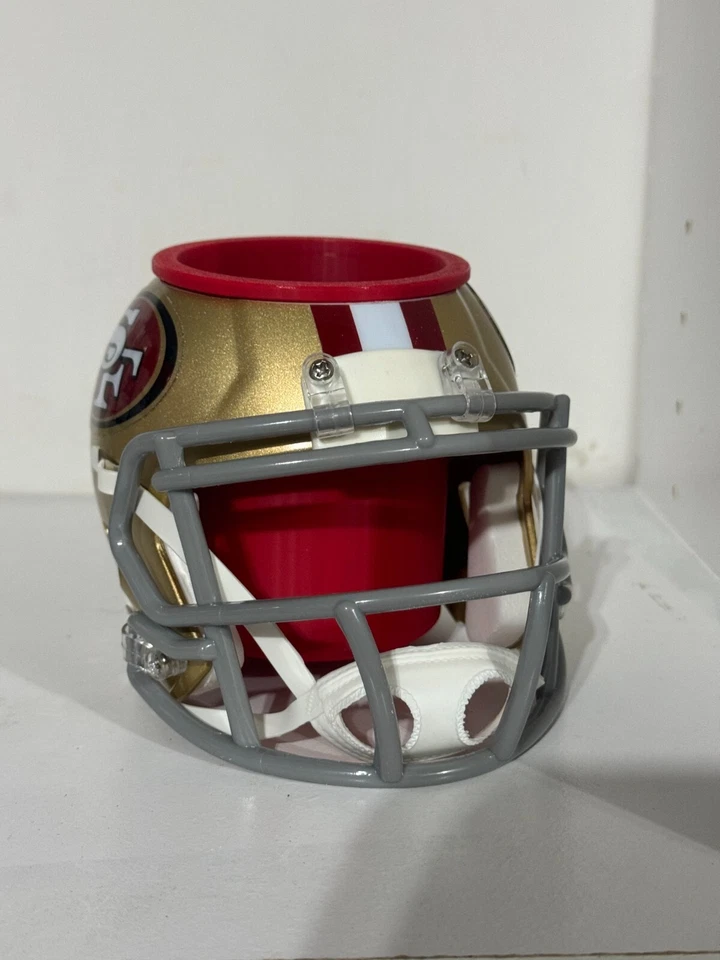 旧金山 49 人队迷你头盔书桌收纳盒 - NFL 办公室/曼洞装饰 — 第 3/3 张图片