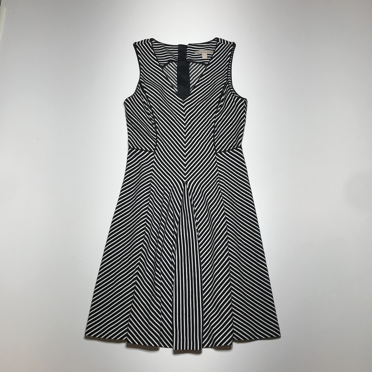 Banana Republic Petite Dress Womens 2P Black White Stripe V-Neck Fit and  Flare | eBay
