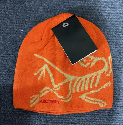 Arcteryx Hat V2 Red 100% Wool Bird Head Toque Beanie Warm Knit Cap