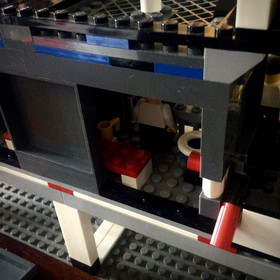 LEGO CITY: Police Headquarters (7744) W/INSTRUCTIONAL MANUAL 100% COMPLETE